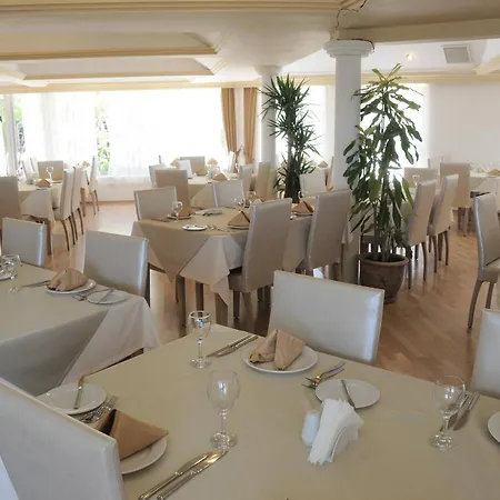 Riverside Garden Hotel 3*