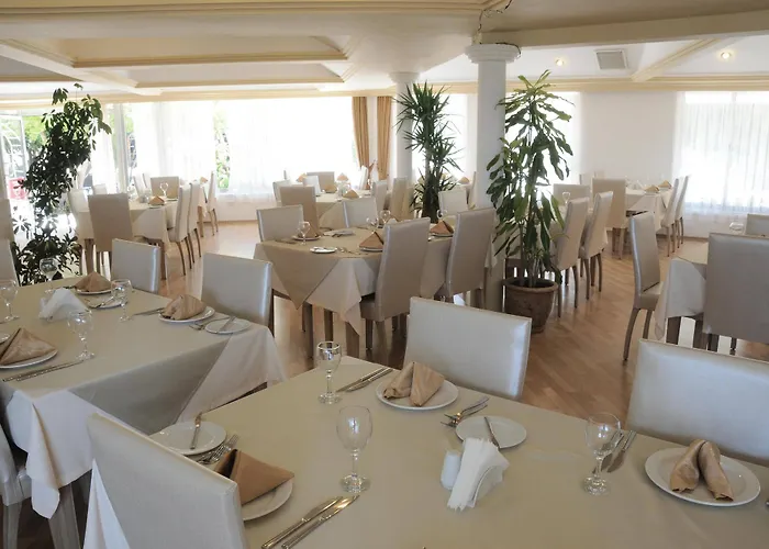 Riverside Garden Hotel 3*